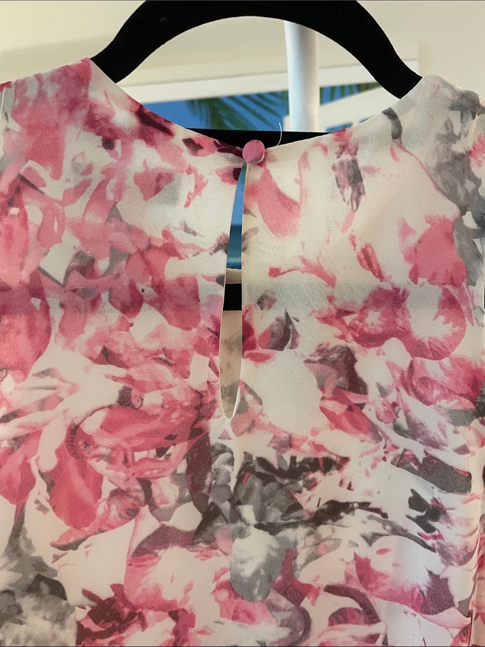 Vince Camuto Pink and Gray Floral Sleeveless Blouse - Picture 4 of 5